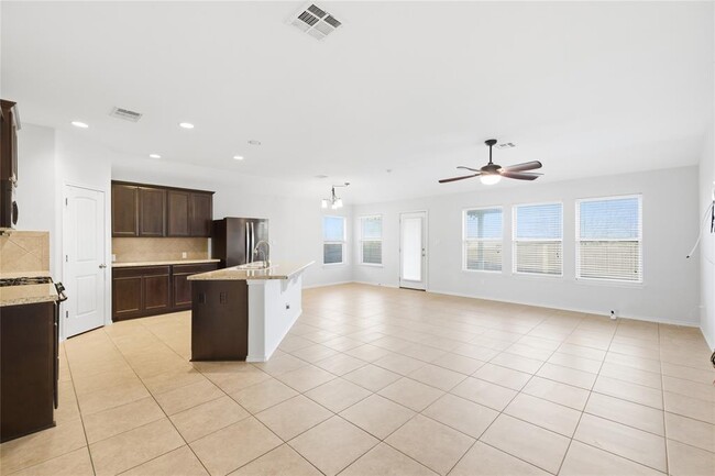 Building Photo - 400 Fistral Dr