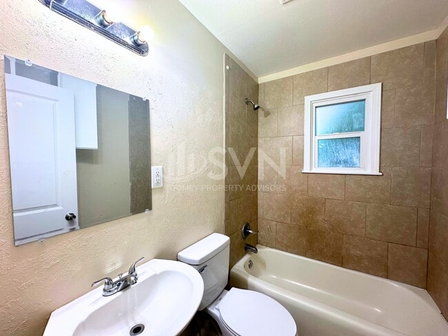 Building Photo - 1210 Athey Rd