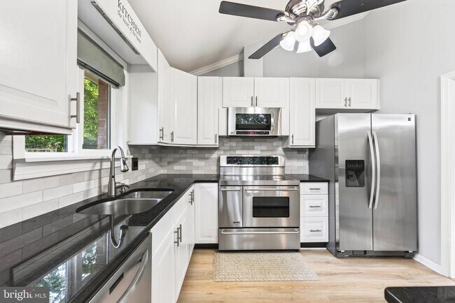 Building Photo - 8110 Springfield Village Dr