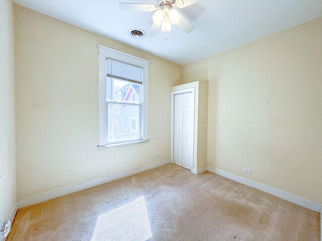 Building Photo - Charming 3BD/1BA Home In Unbeatable Location