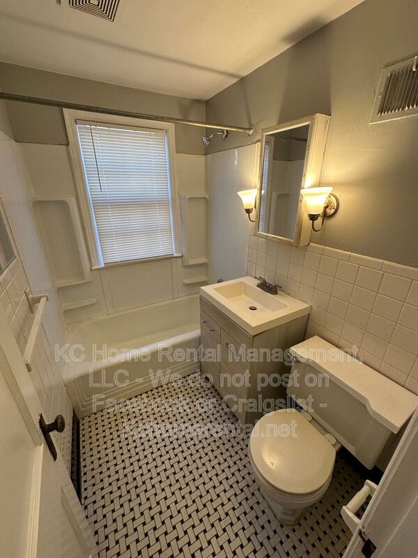 Building Photo - 4418 Sunrise Dr