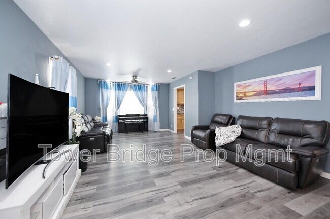 Building Photo - 8924 La Margarita Way