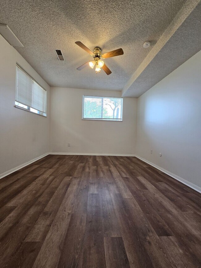 Building Photo - Price Drop! Duplex in Country setting! New paint and Flooring!