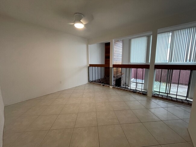 Building Photo - 2506 Levante St