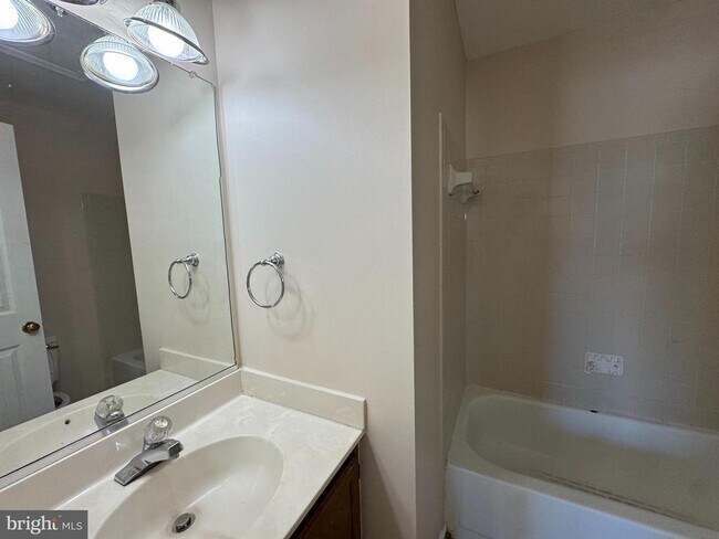 Building Photo - 12302 Sleepy Lake Ct