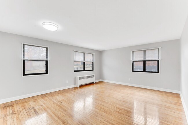 Building Photo - 129 Forest Ave