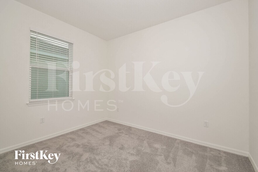 Building Photo - 320 Corbel Ln