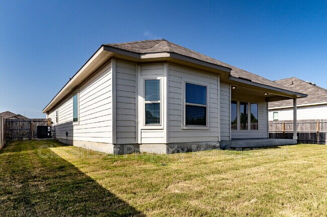 Building Photo - 405 Sika Way