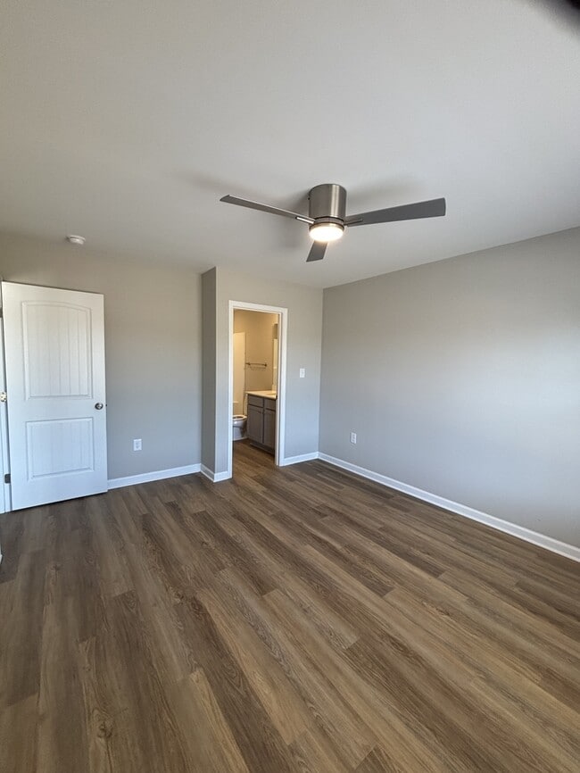 Building Photo - 102 Bradfield Cir