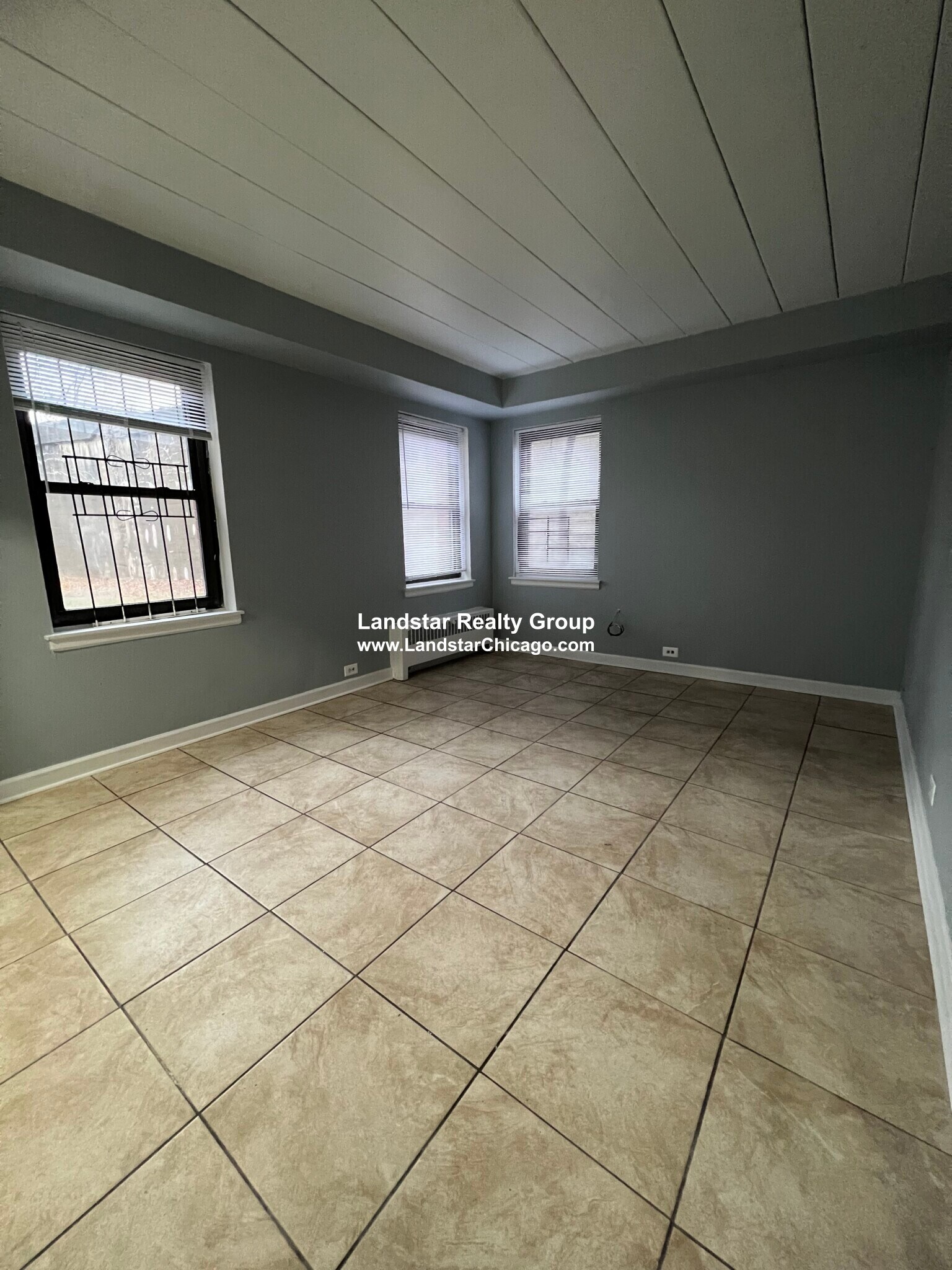 Building Photo - 1359 W Touhy Ave