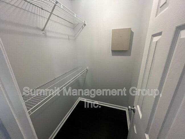 Building Photo - 6381 Klondike River Rd