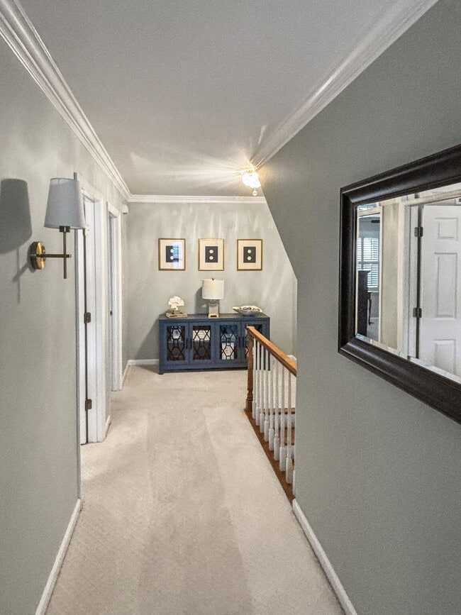 Building Photo - 236 Chippendale Cir