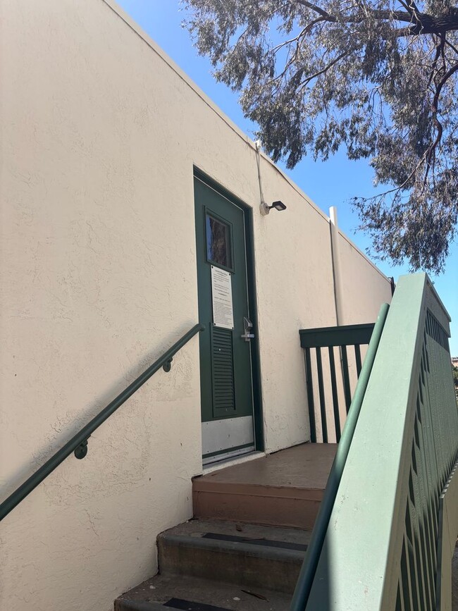 Building Photo - Bay Ho 3 Bd 2 Ba Corner first level Condo for lease