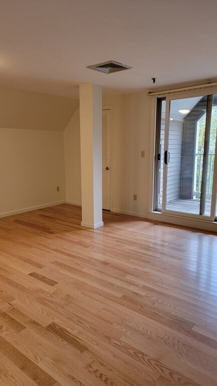 Building Photo - 996 East St