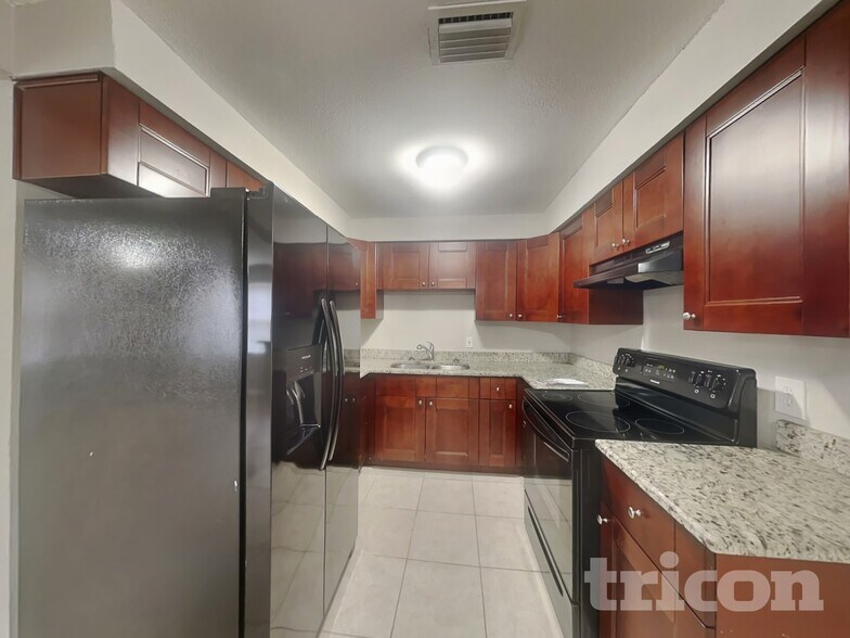 Building Photo - 8636 Oriole Ln