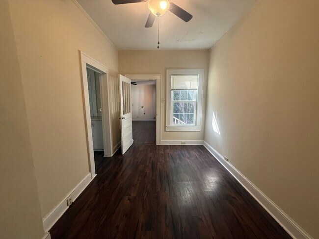 Building Photo - 911 Shady Oak Ln