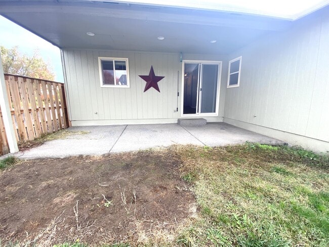 Building Photo - 1414 Pheasant Way