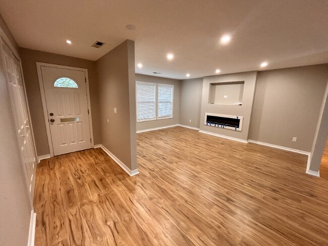 Building Photo - 6060 SW 170th Ave
