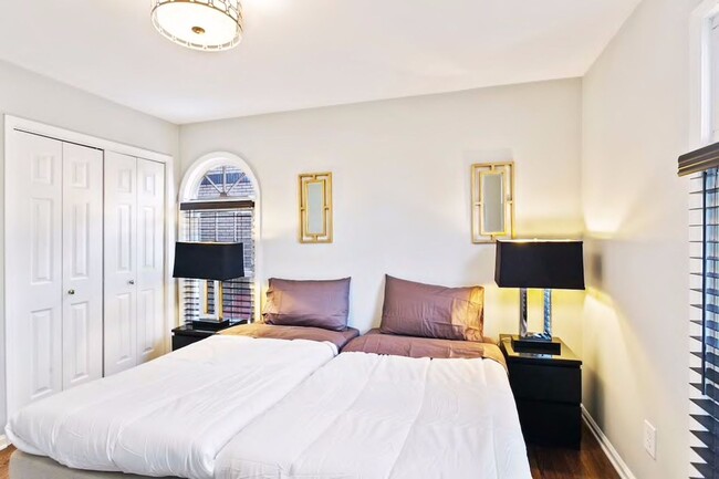 Building Photo - Luxury Midtown Private Retreat!