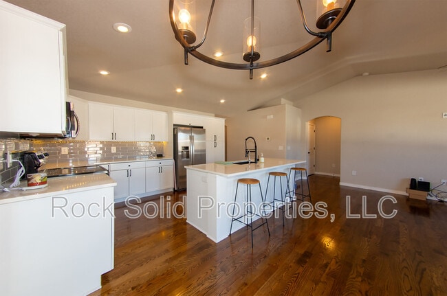 Building Photo - 3618 Woodhaven Dr