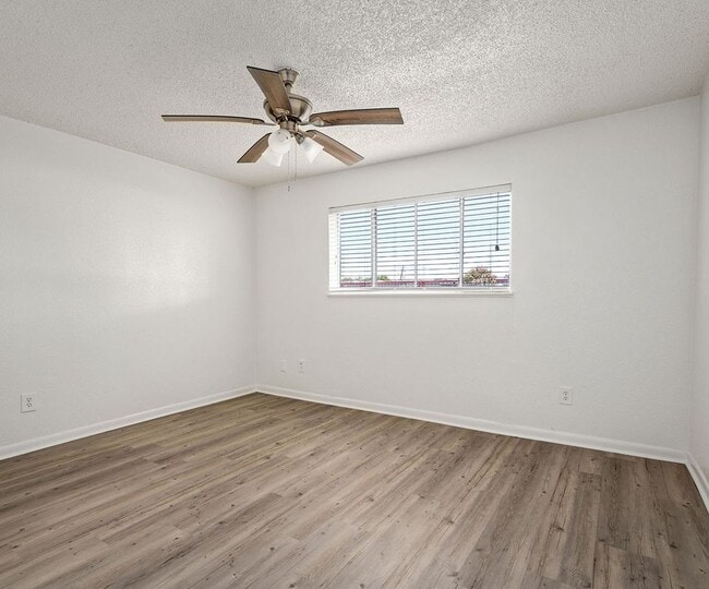 Building Photo - 2111 Holly Hall St