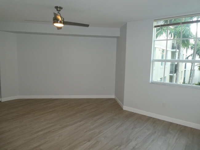 Building Photo - 600 S Dixie Hwy