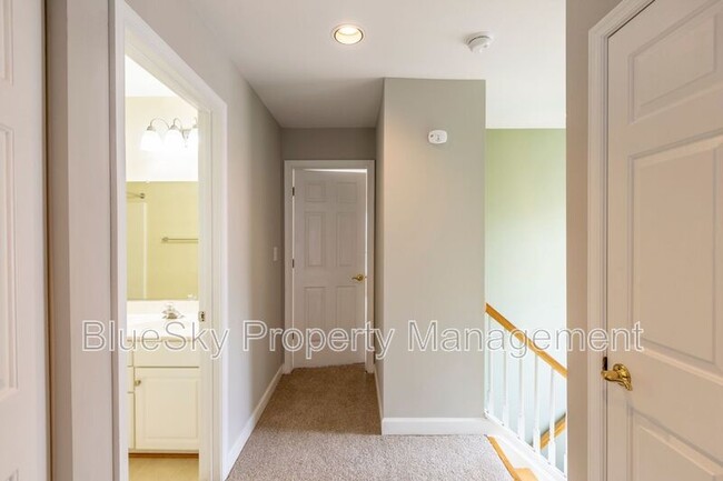 Building Photo - 2304 Ravenswood Ct
