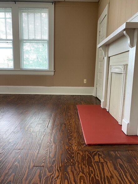 Living Room - 222 W End Blvd