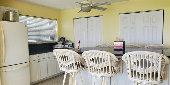 Building Photo - 1161 Hillsboro Mile