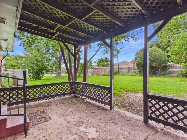 Building Photo - 4523 SE Avalon Ave