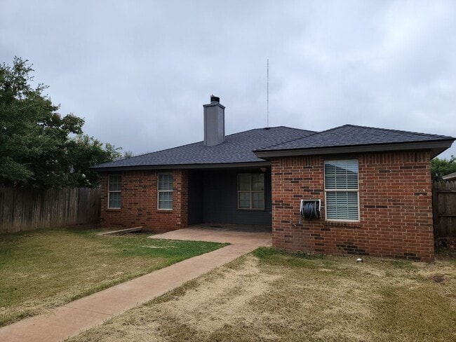 Building Photo - 3/2/2 in South Pointe with Lots of Features