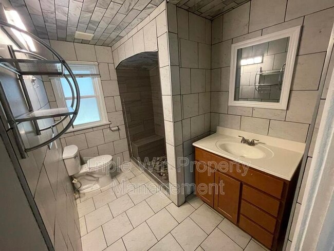 Building Photo - 19 S Schlueter Ave