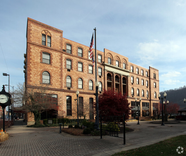 Building Photo - Washington House