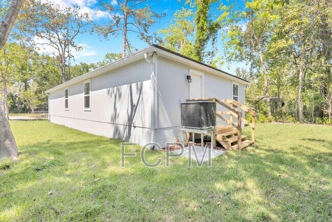 Building Photo - 5454 Amazon Ave