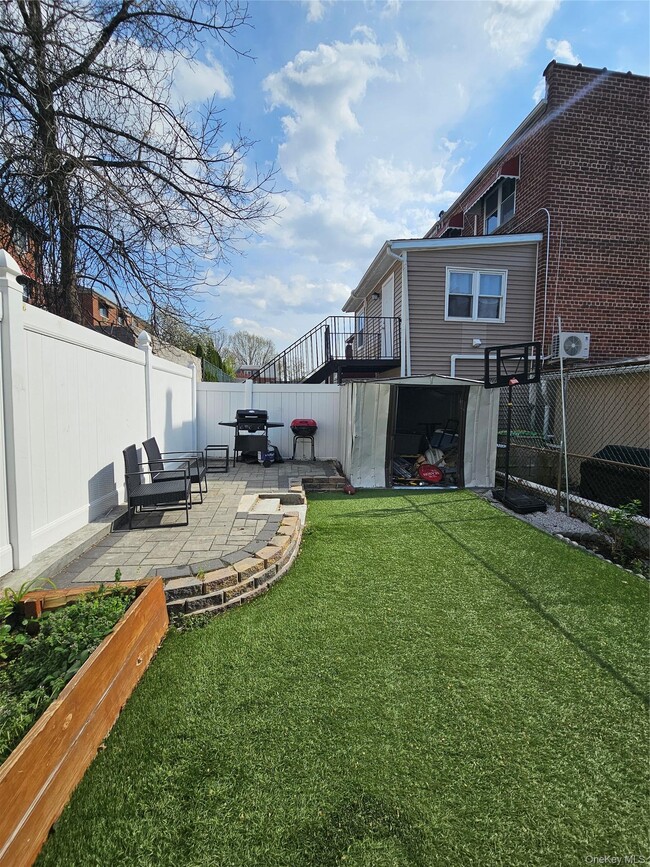 Building Photo - 2082 Pitman Ave