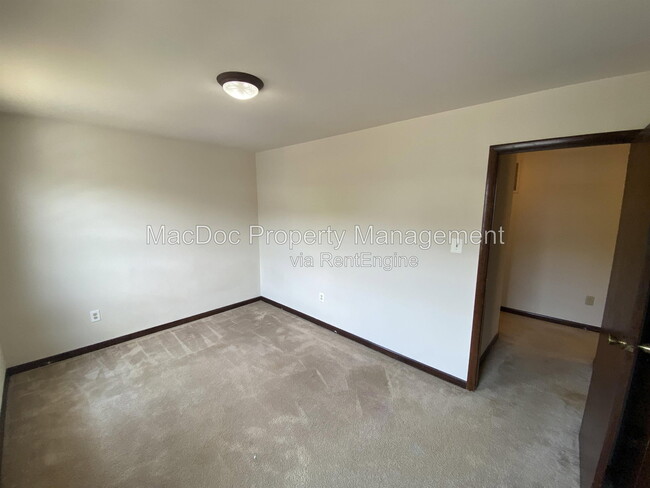 Building Photo - 5145 Cottonwood Ct