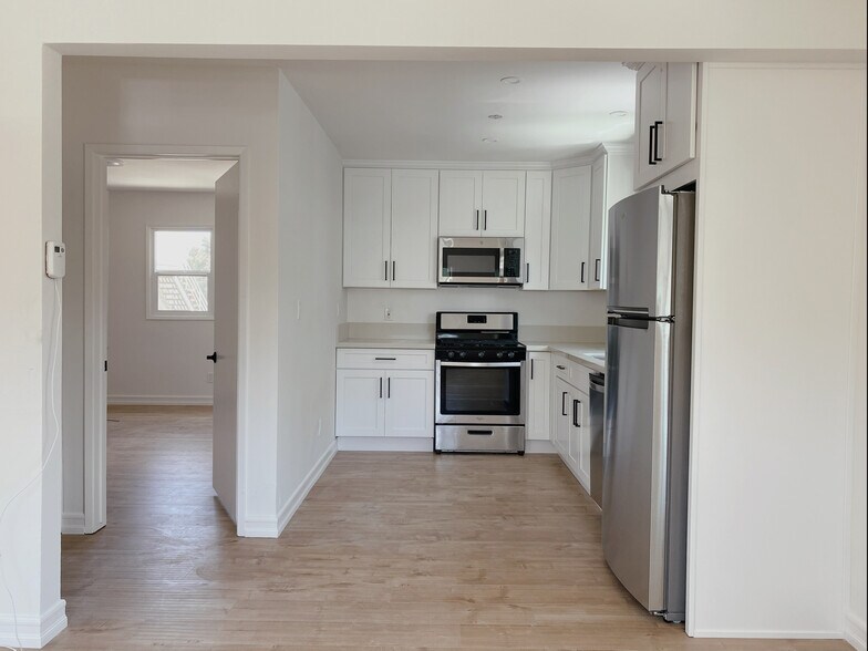 Building Photo - 1154 Cypress Ave
