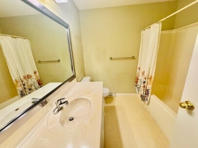 Building Photo - "Charming 2-Bed, 2-Bath Townhouse with Gleaming Hardwood Floors in Saint Anthony!"