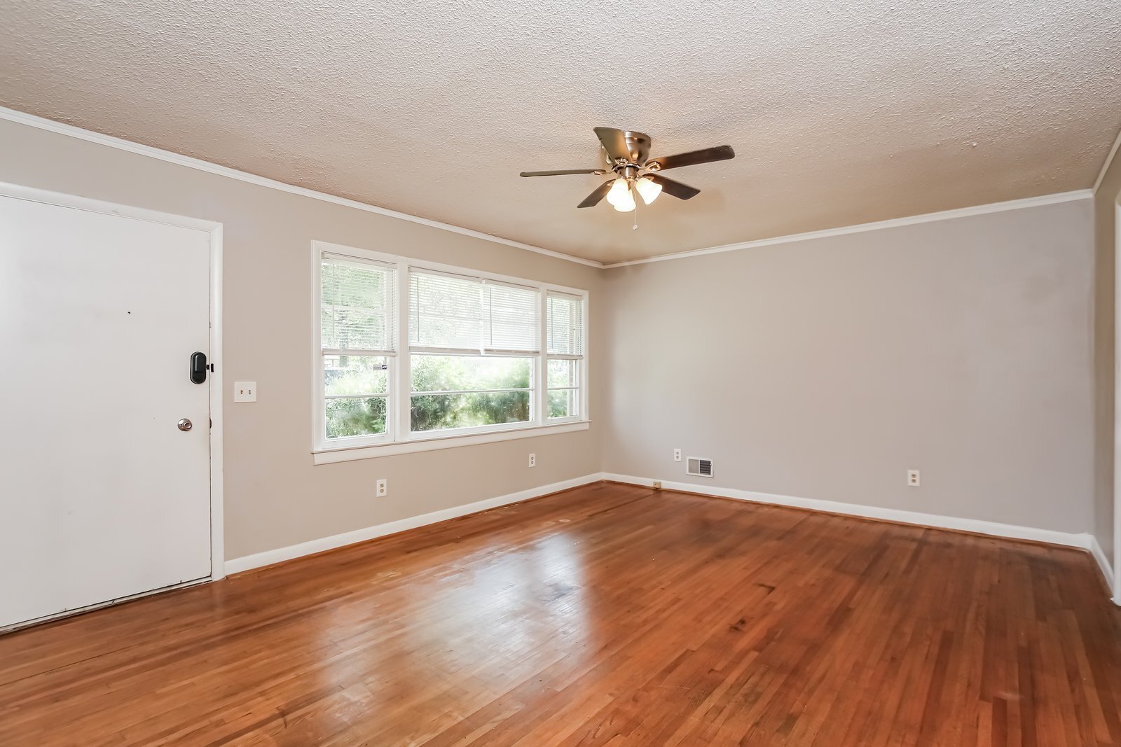 Building Photo - 1813 Bassler St