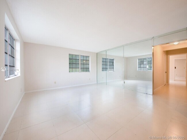 Building Photo - 5099 Ponce de Leon Blvd