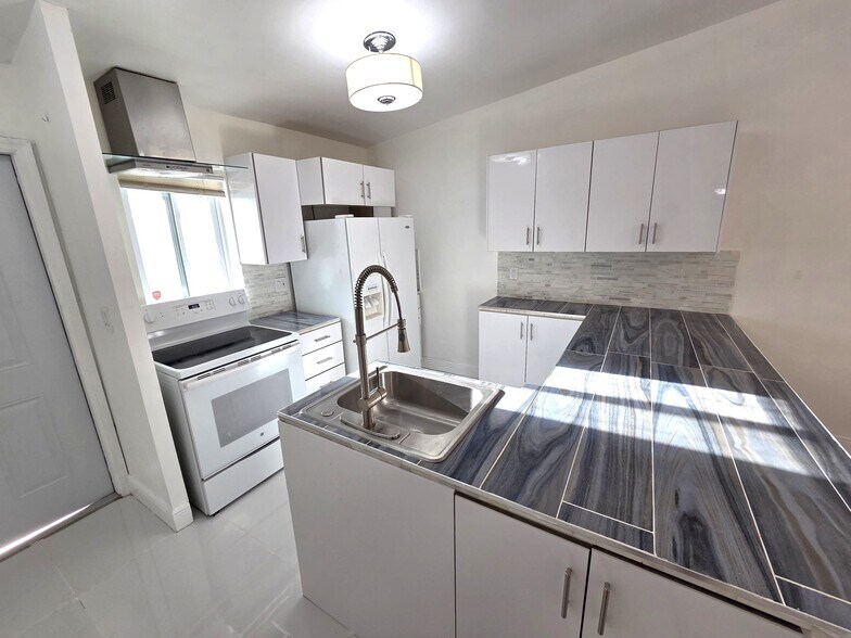 Building Photo - 20845 Grouper Dr