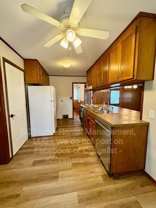 Building Photo - 7839 Robinson St