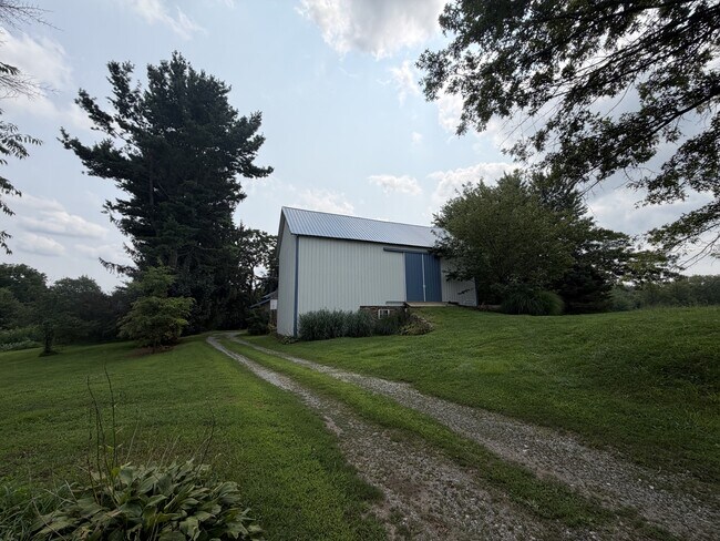 Building Photo - 152 Lindecamp ln