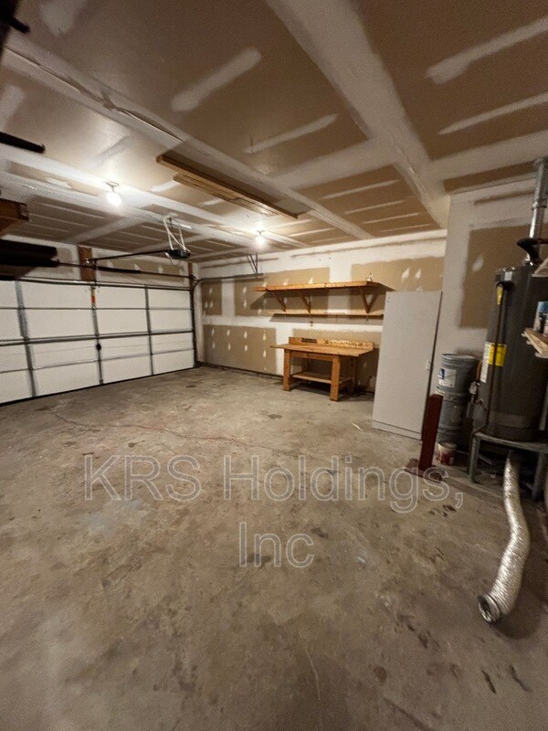 Building Photo - 3320 Pinecrest Cir