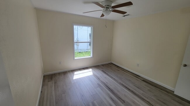 Building Photo - 609 W 75th St