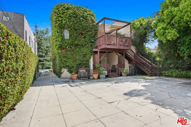 Building Photo - 617 N Plymouth Blvd