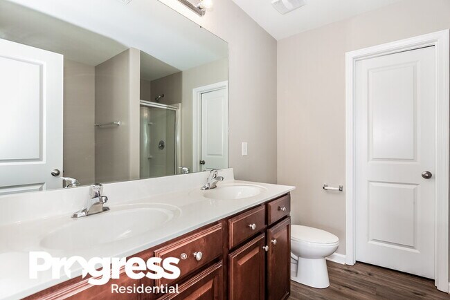 Building Photo - 1800 Windy Willow Ln