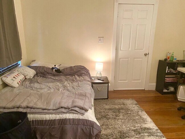 Building Photo - 211 W 38th St