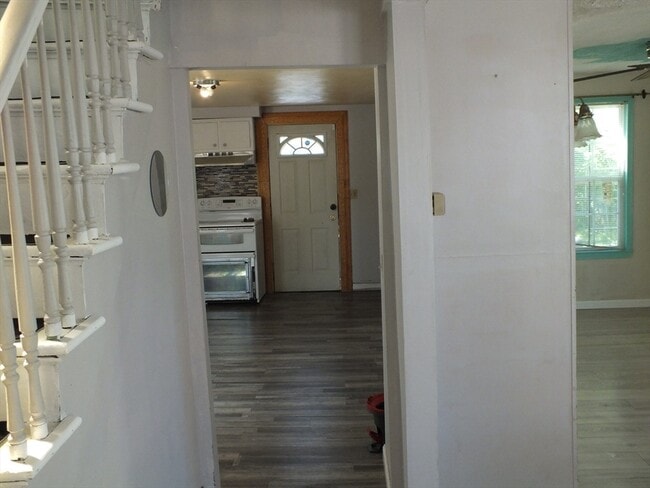 Building Photo - 241 Tyler St