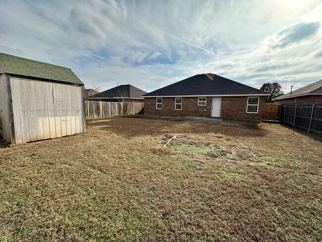 Building Photo - Beautiful 3bed/2bath House Available Near Tinker and Oklahoma Heart Hospital!